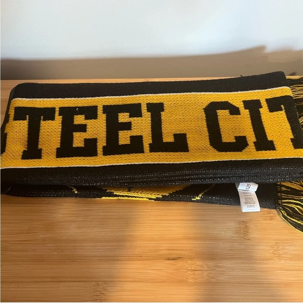 Pittsburgh Steelers Black and Gold 'Steel City' Knit Scarf